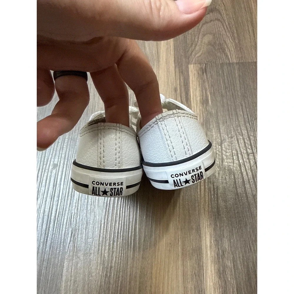 Converse Chuck Taylor All Star Toddler 4 White Faux Leather Low Top Sneakers